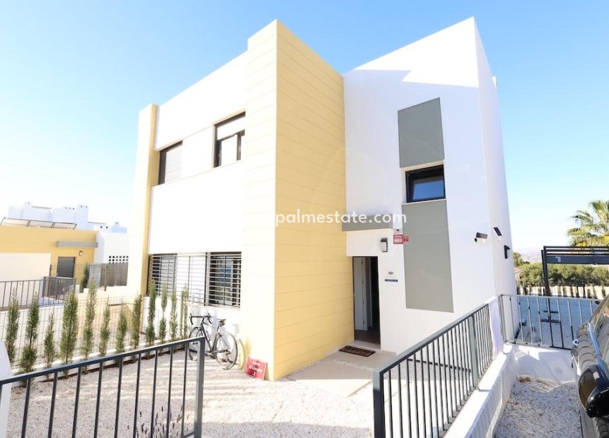 Reventa - Casa Adosada -
Busot - Urbanizacion valle dorado