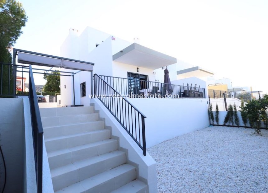 Reventa - Casa Adosada -
Busot - Urbanizacion valle dorado