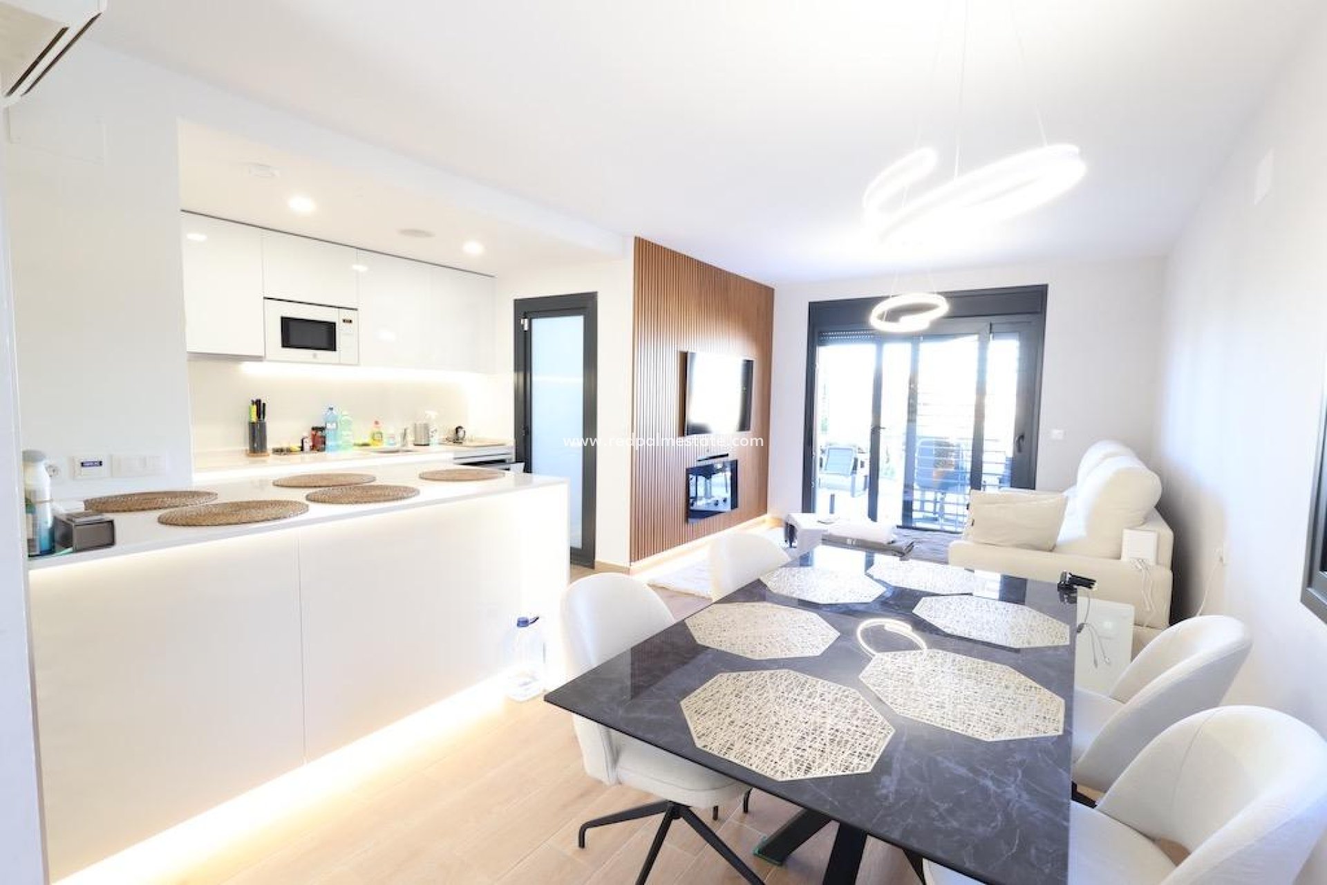 Reventa - Casa Adosada -
Busot - Urbanizacion valle dorado