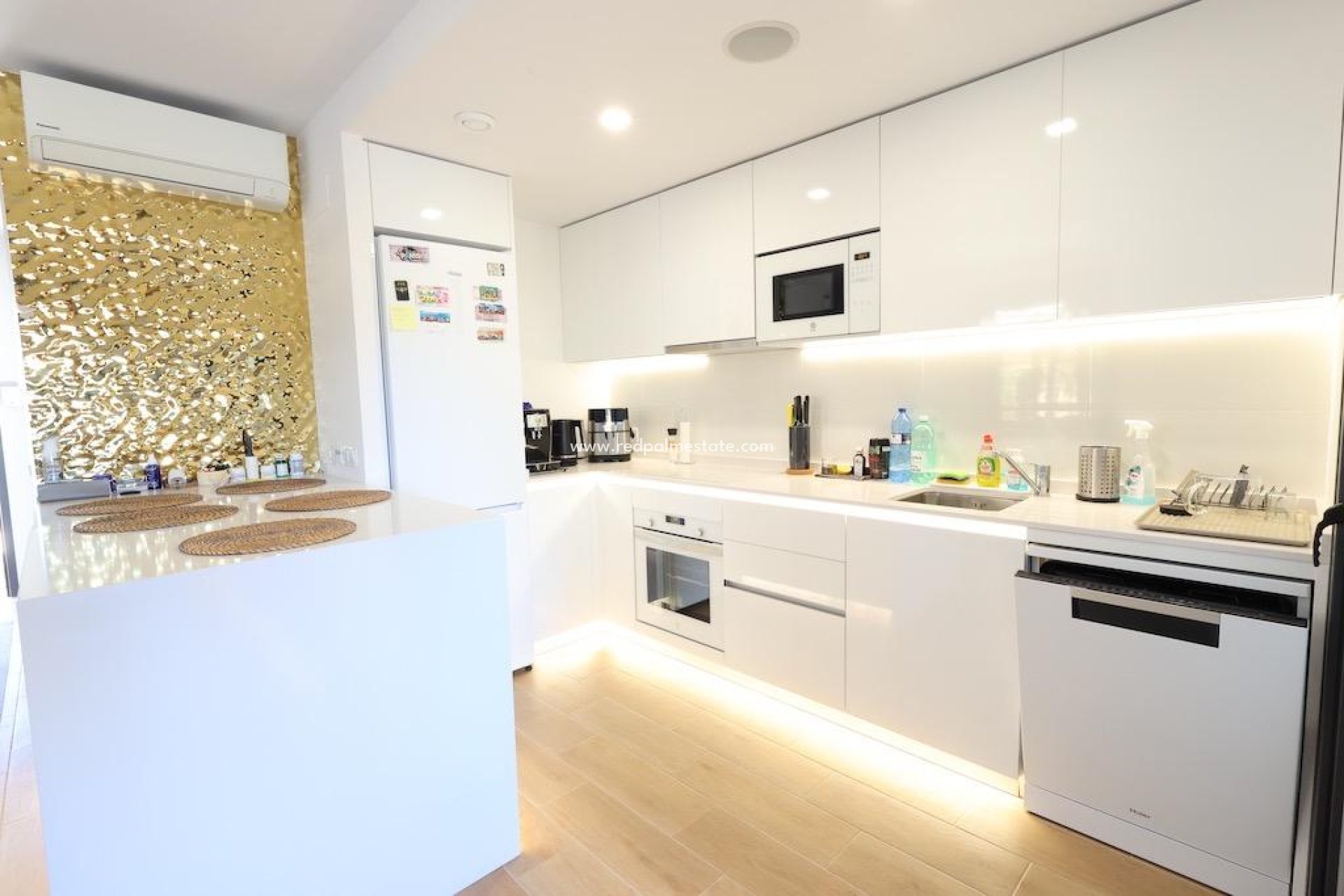 Reventa - Casa Adosada -
Busot - Urbanizacion valle dorado