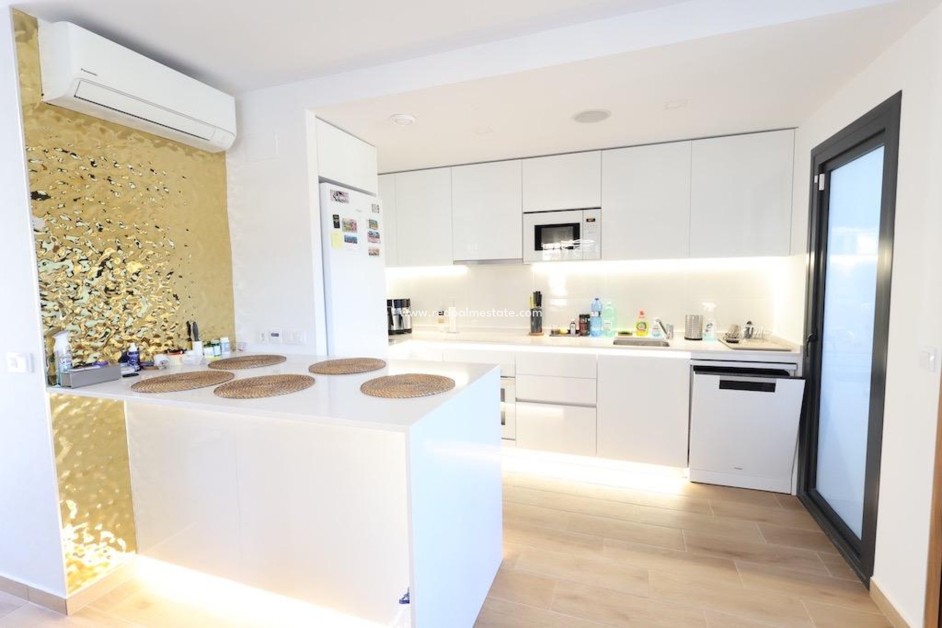 Reventa - Casa Adosada -
Busot - Urbanizacion valle dorado