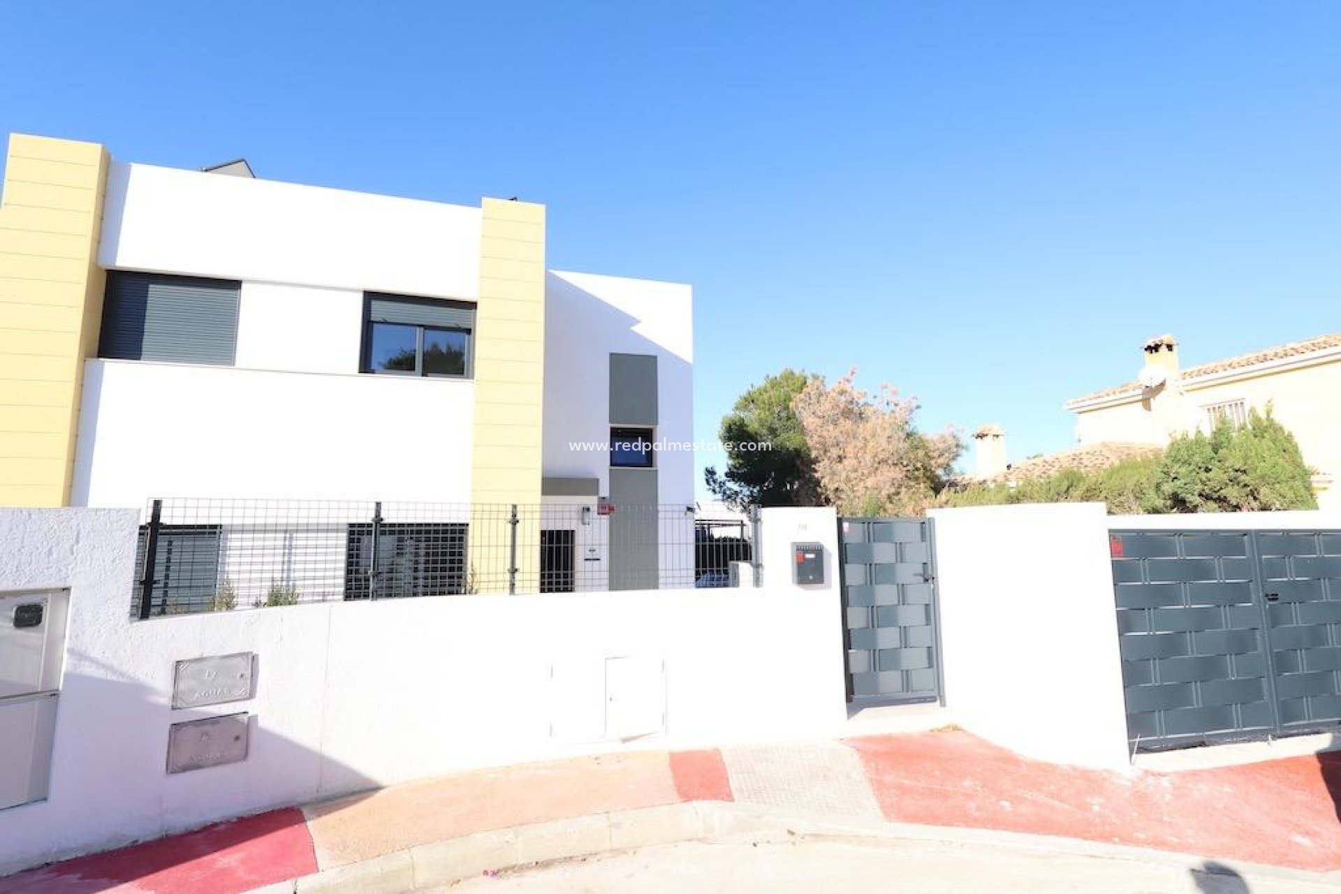 Reventa - Casa Adosada -
Busot - Urbanizacion valle dorado