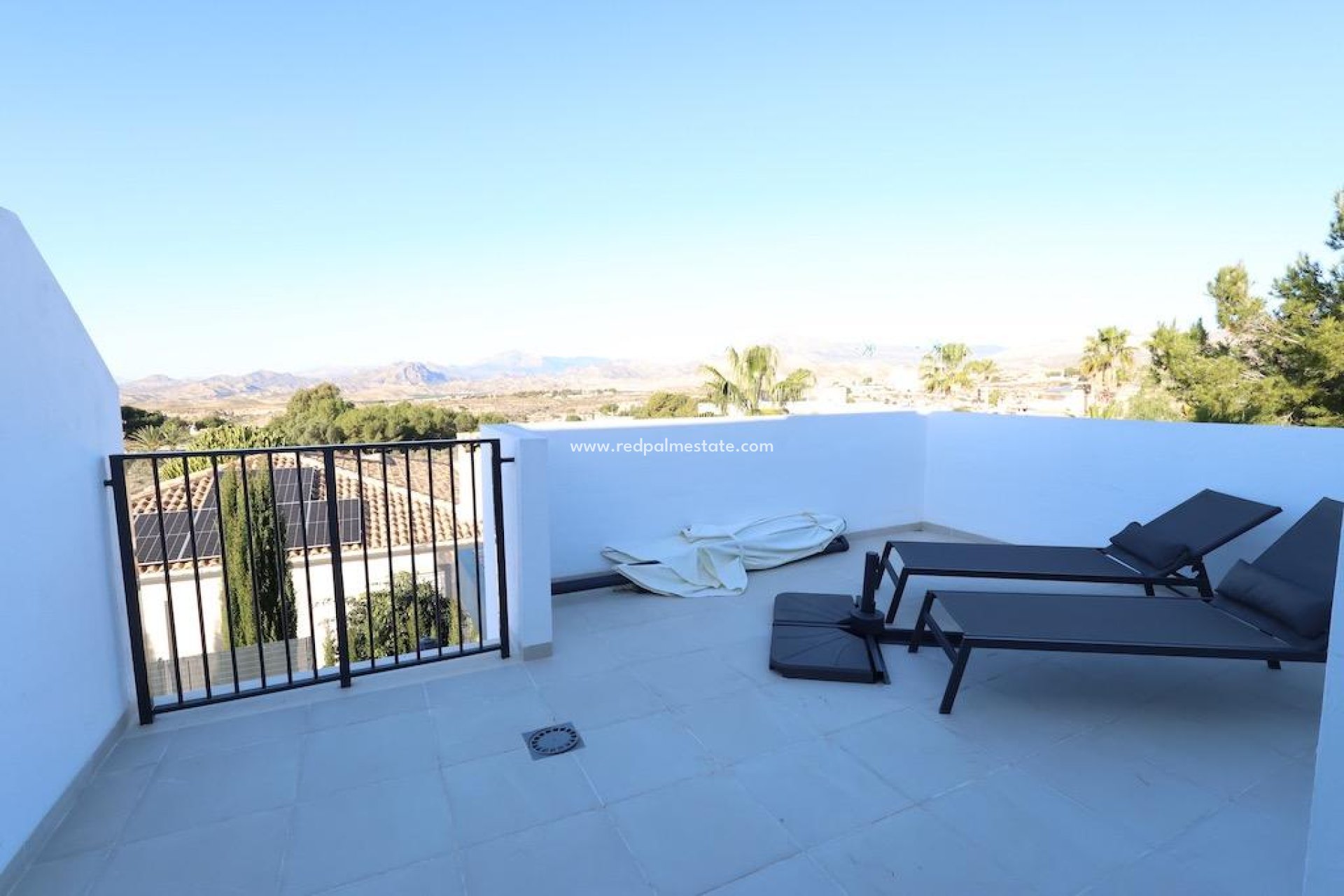 Reventa - Casa Adosada -
Busot - Urbanizacion valle dorado