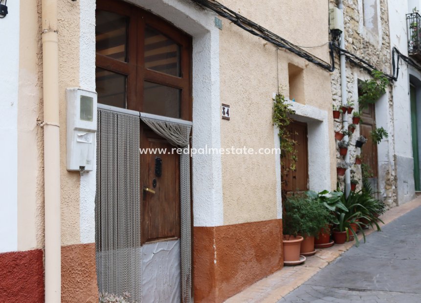 Reventa - Casa Adosada -
Castell de Castells - Inland