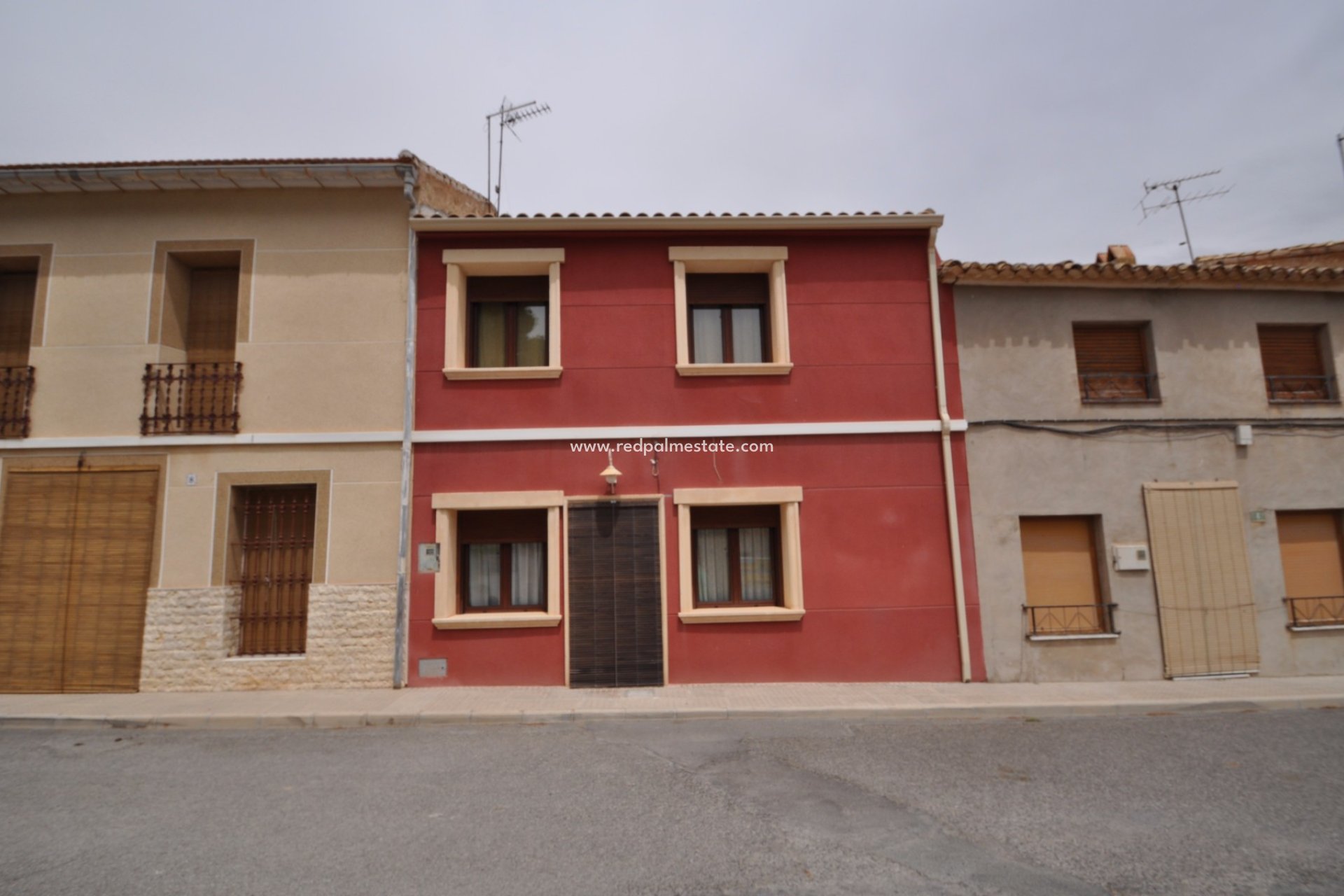 Reventa - Casa Adosada -
Chinorlet - Inland