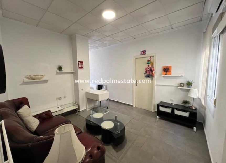 Reventa - Casa Adosada -
Dolores