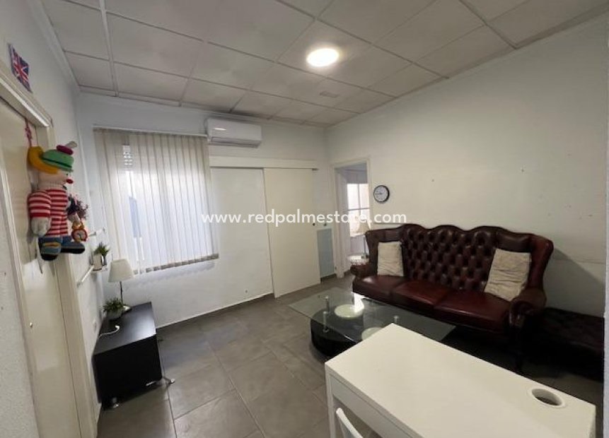 Reventa - Casa Adosada -
Dolores