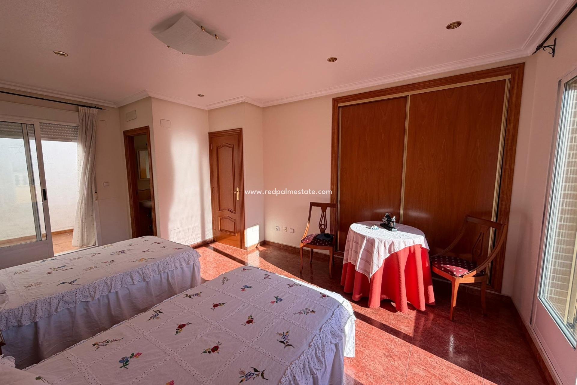 Reventa - Casa Adosada -
Guardamar del Segura - Pueblo