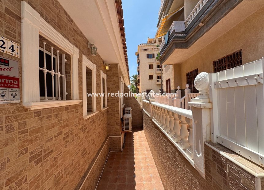 Reventa - Casa Adosada -
Guardamar del Segura - Urbanizaciones
