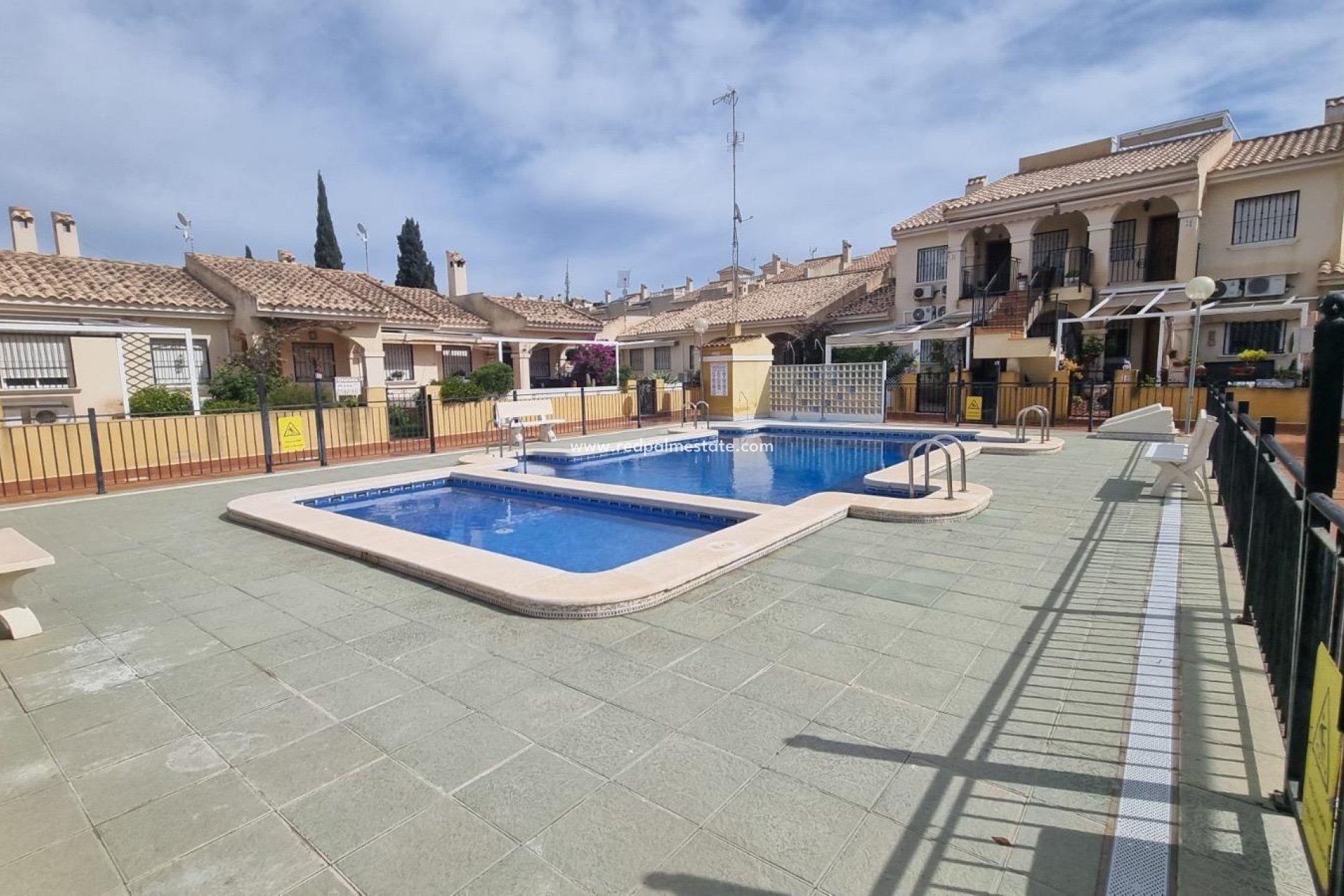 Reventa - Casa Adosada -
Guardamar del Segura - Urbanizaciones