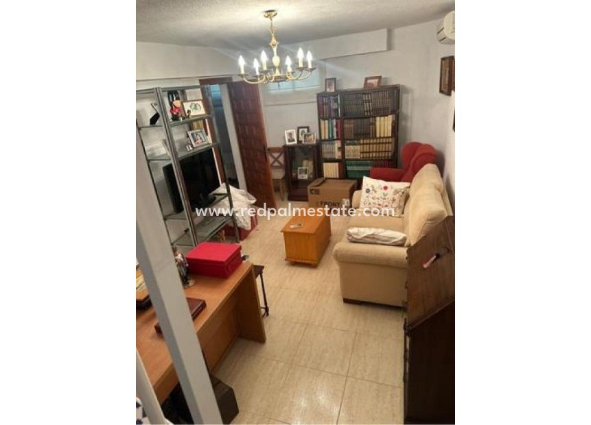 Reventa - Casa Adosada -
Guardamar del Segura - Zona Pueblo