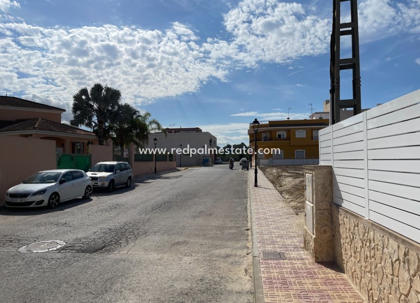 Reventa - Casa Adosada -
Jacarilla - Inland