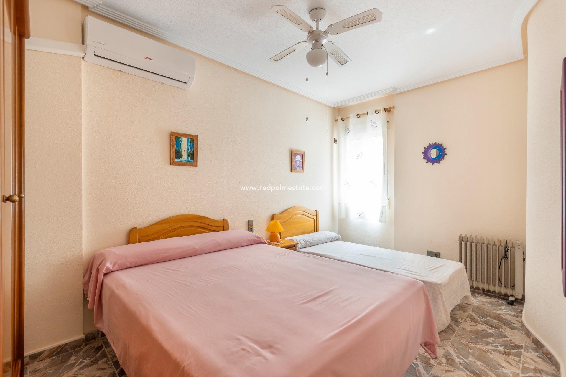 Reventa - Casa Adosada -
Los Alcazares - Centro