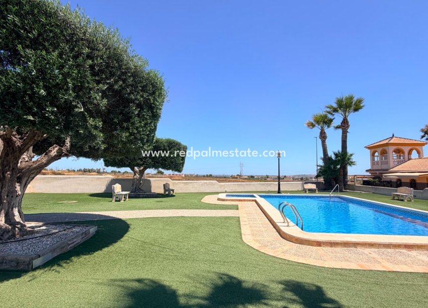 Reventa - Casa Adosada -
Montesinos - Los Montesinos