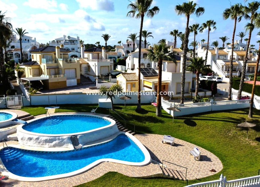 Reventa - Casa Adosada -
Orihuela Costa - Inland