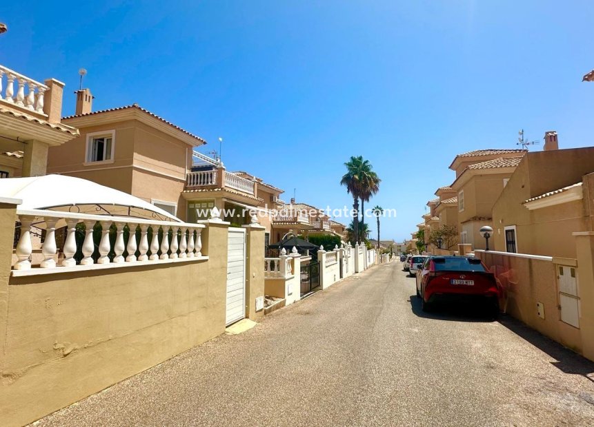 Reventa - Casa Adosada -
Orihuela Costa - La Florida