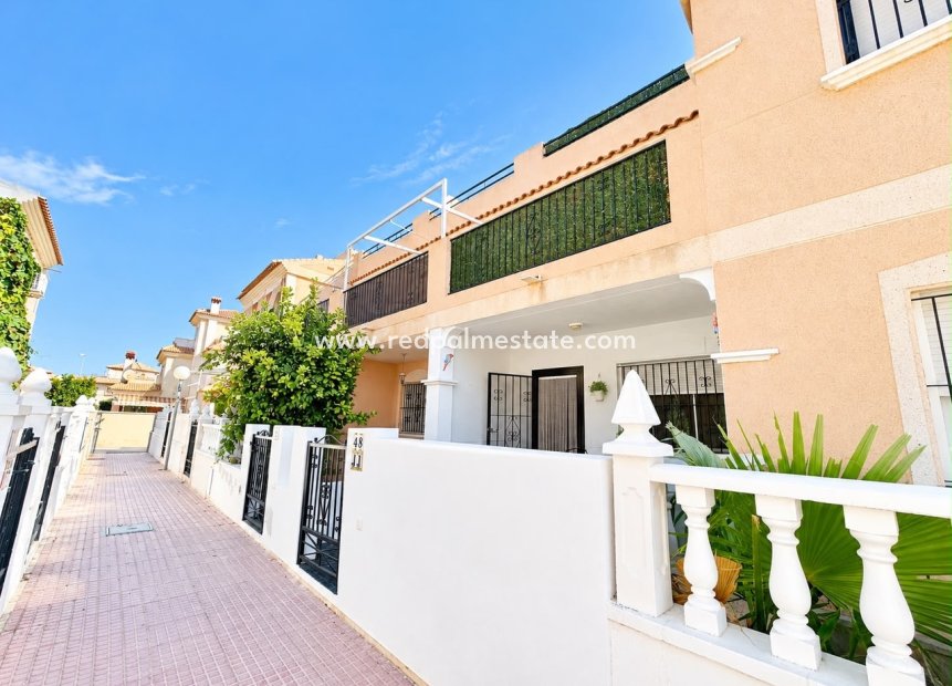 Reventa - Casa Adosada -
Orihuela Costa - La Zenia