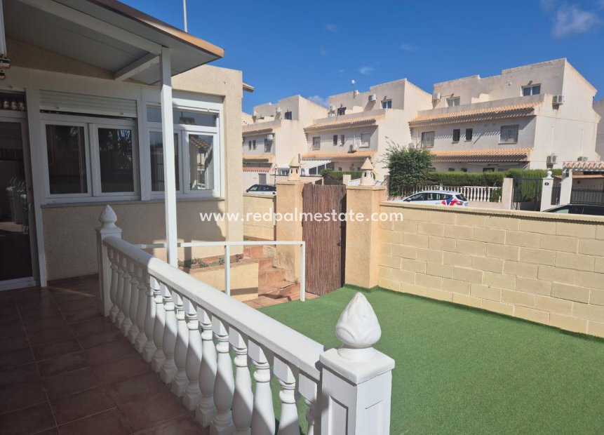Reventa - Casa Adosada -
Orihuela Costa - La Zenia