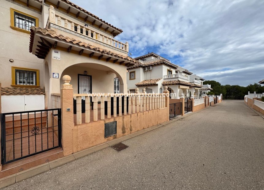 Reventa - Casa Adosada -
Orihuela Costa - Lomas De Cabo Roig-los Dolses