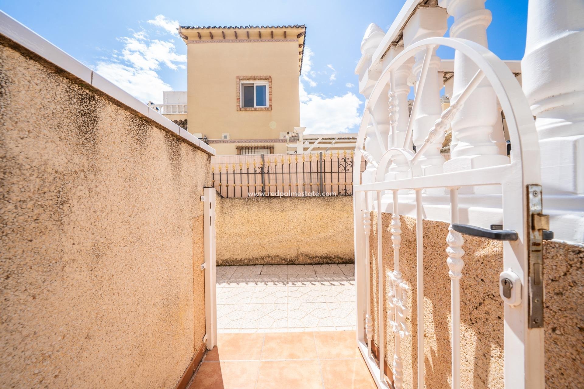 Reventa - Casa Adosada -
Orihuela Costa - Los Almendros-la Florida