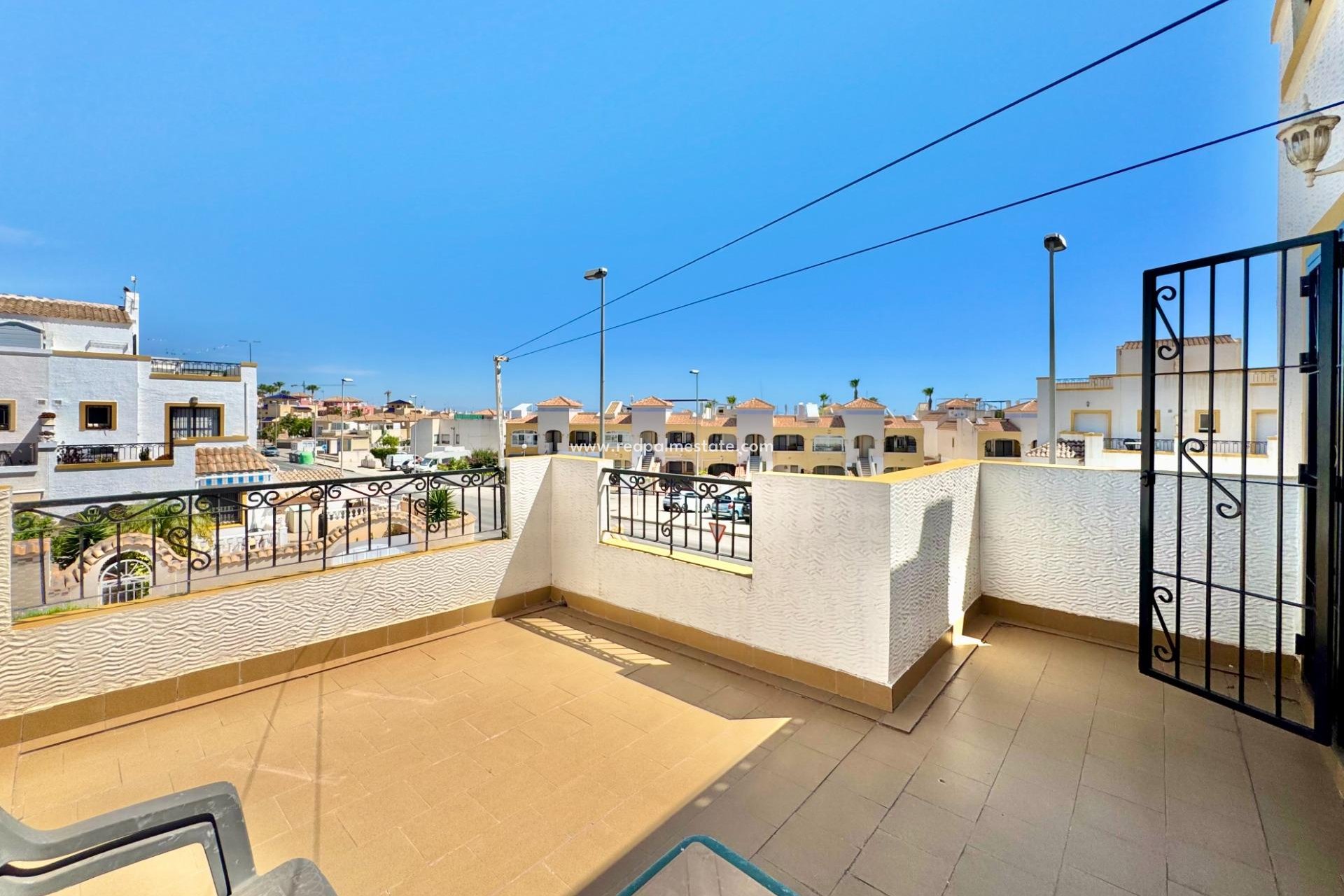 Reventa - Casa Adosada -
Orihuela Costa - Los altos