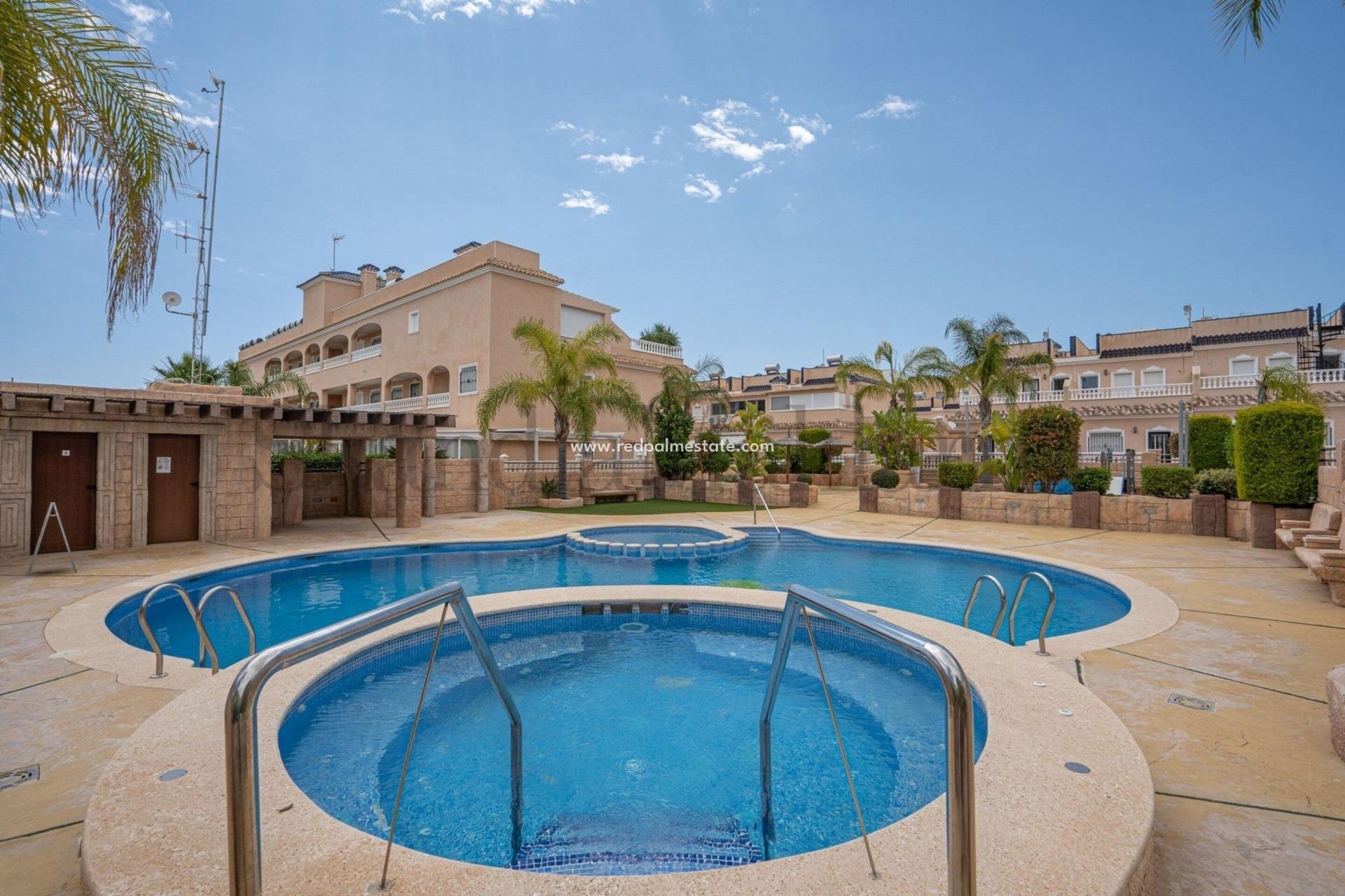 Reventa - Casa Adosada -
Orihuela Costa - Los Dolses