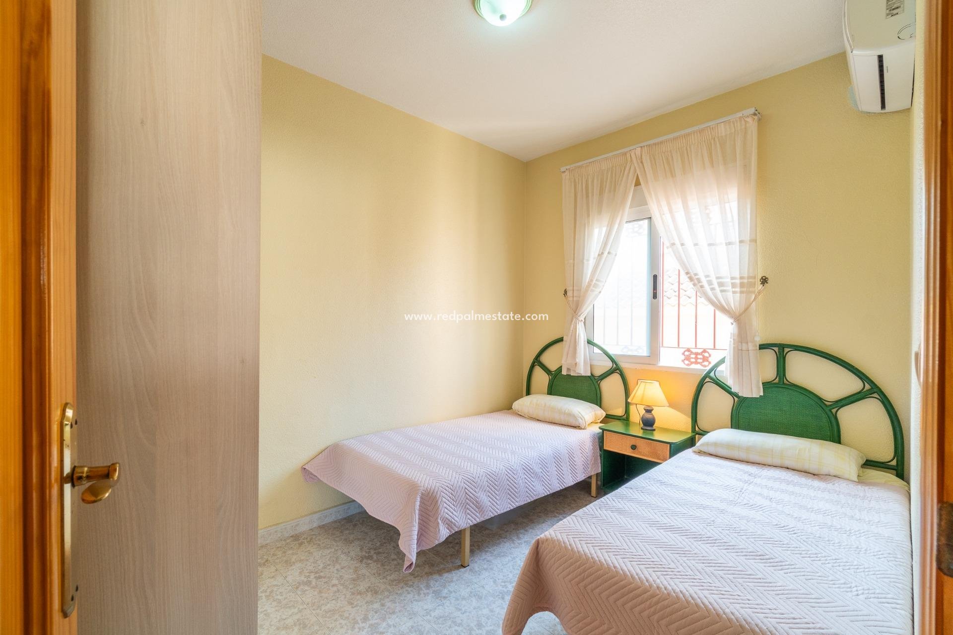 Reventa - Casa Adosada -
Orihuela Costa - Playa Flamenca