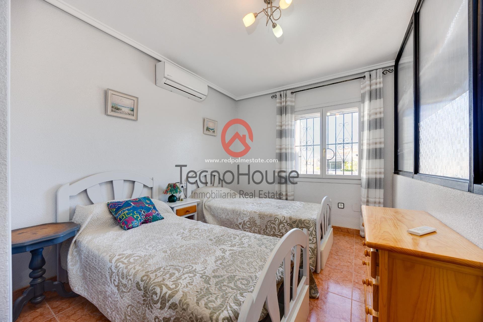 Reventa - Casa Adosada -
Orihuela Costa - Playa Flamenca