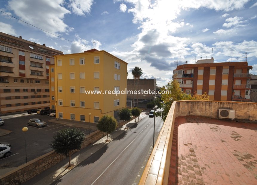Reventa - Casa Adosada -
Petrer - Inland