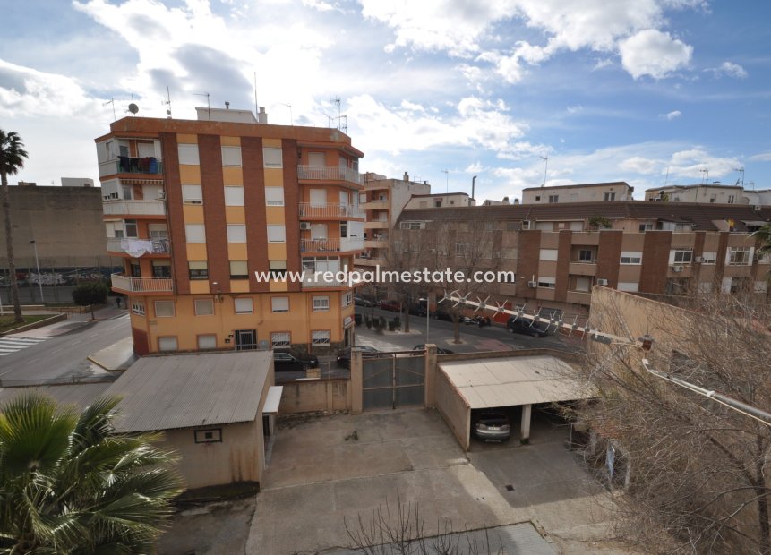 Reventa - Casa Adosada -
Petrer - Inland