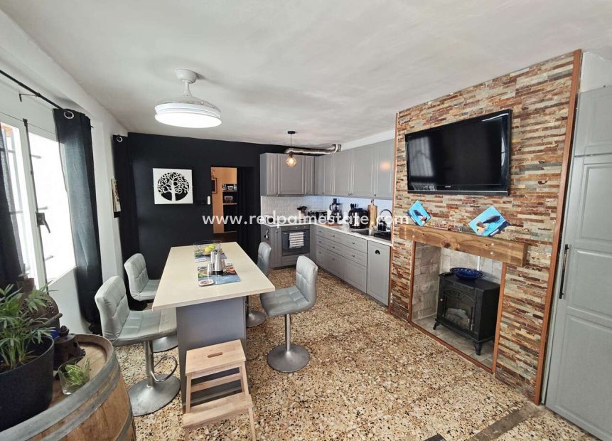 Reventa - Casa Adosada -
Pinoso - Inland