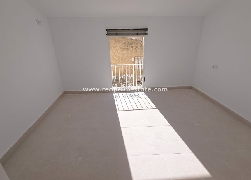 Reventa - Casa Adosada -
Pinoso - Inland