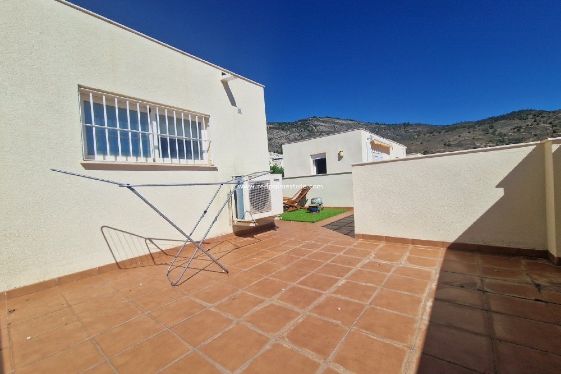 Reventa - Casa Adosada -
Relleu - Inland