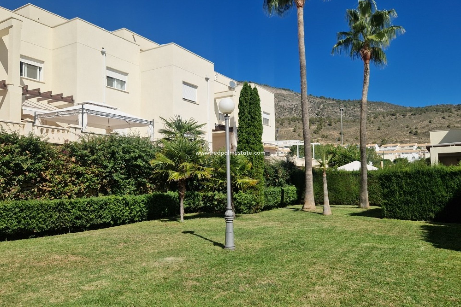 Reventa - Casa Adosada -
Relleu - Inland