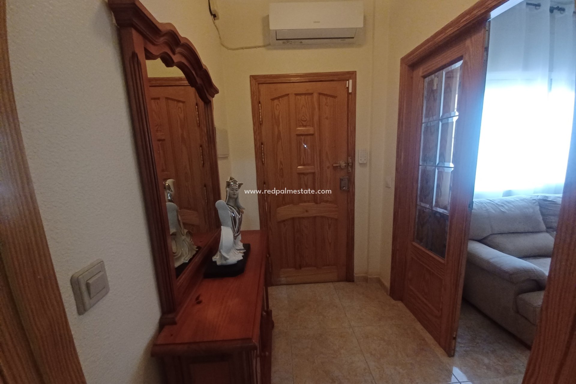 Reventa - Casa Adosada -
ROLDAN - Inland