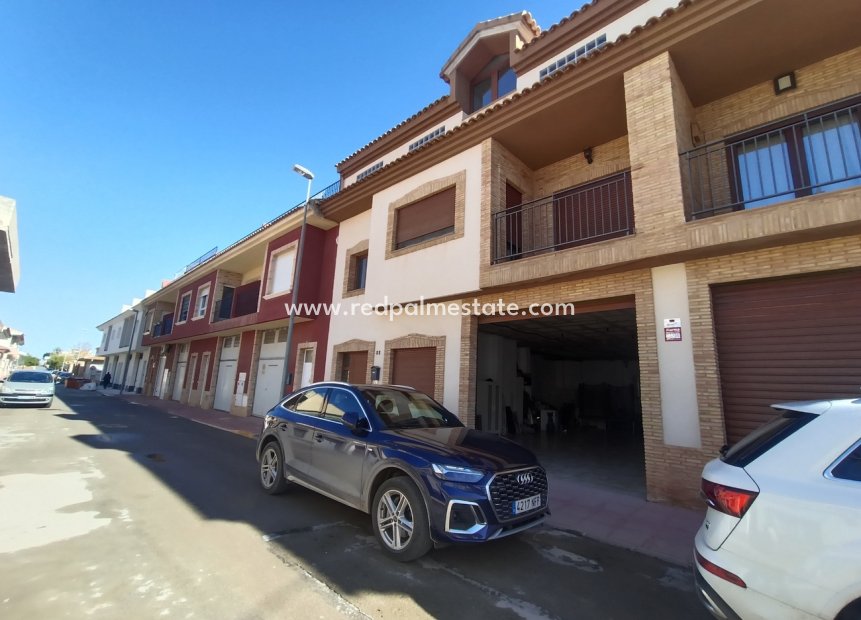 Reventa - Casa Adosada -
ROLDAN - Inland