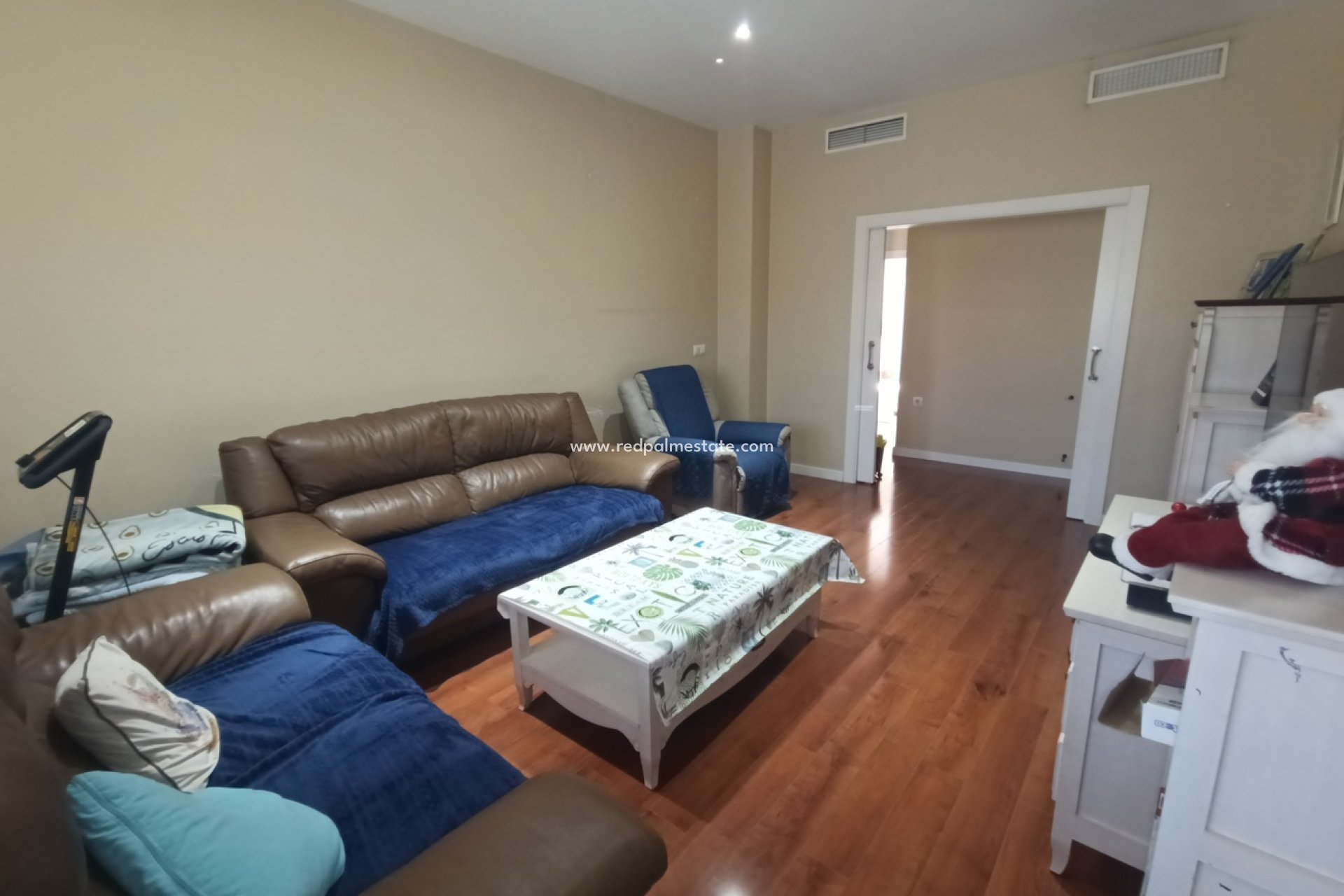 Reventa - Casa Adosada -
ROLDAN - Inland