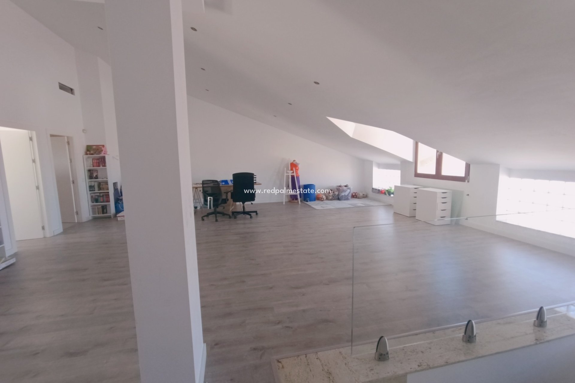 Reventa - Casa Adosada -
ROLDAN - Inland