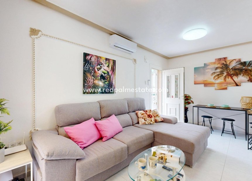Reventa - Casa Adosada -
San Miguel de Salinas - 03193