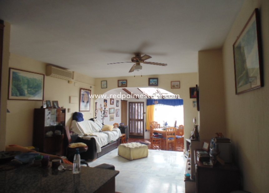 Reventa - Casa Adosada -
San Miguel de Salinas - Calle Luisa Fernanda