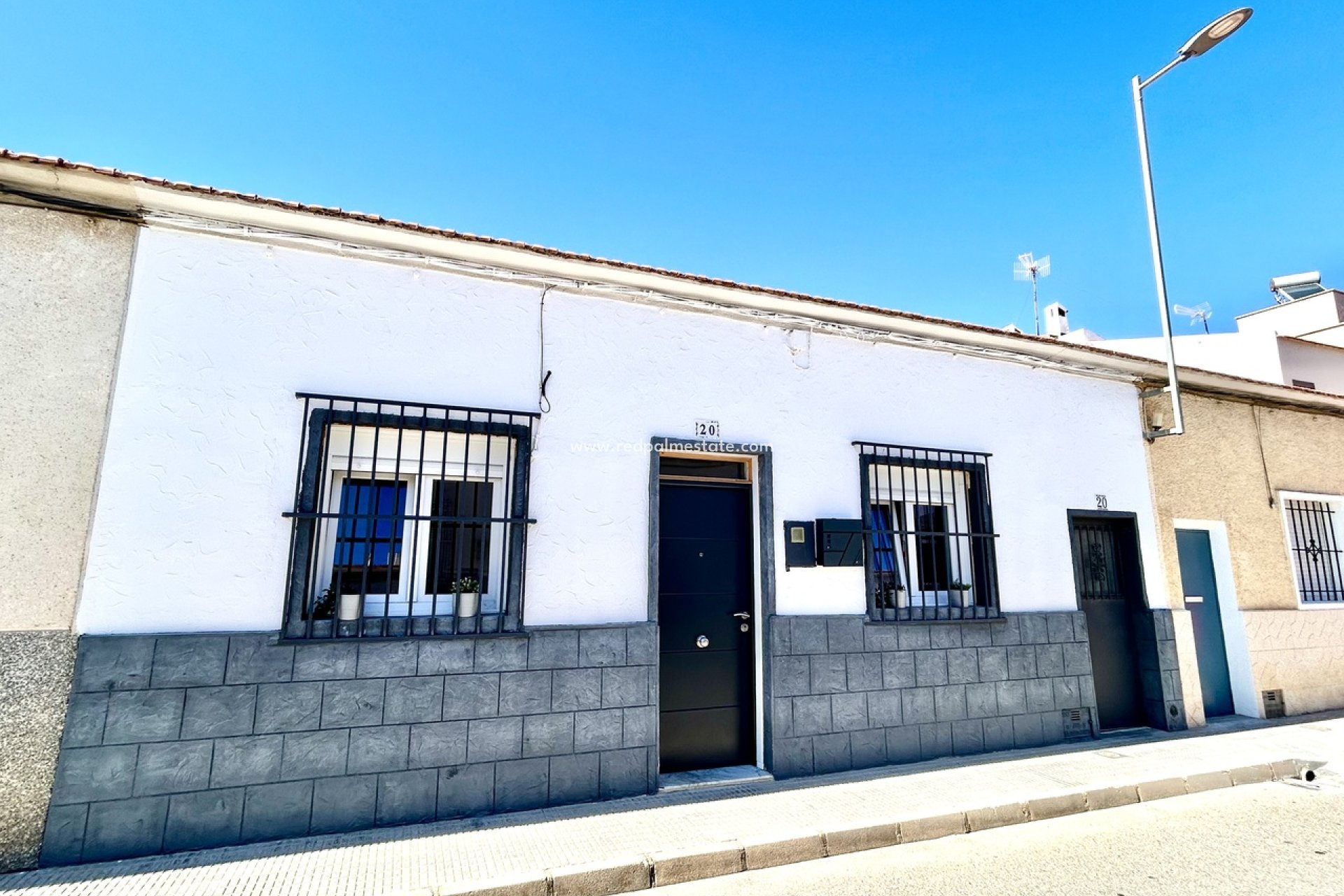 Reventa - Casa Adosada -
San Miguel de Salinas - Inland