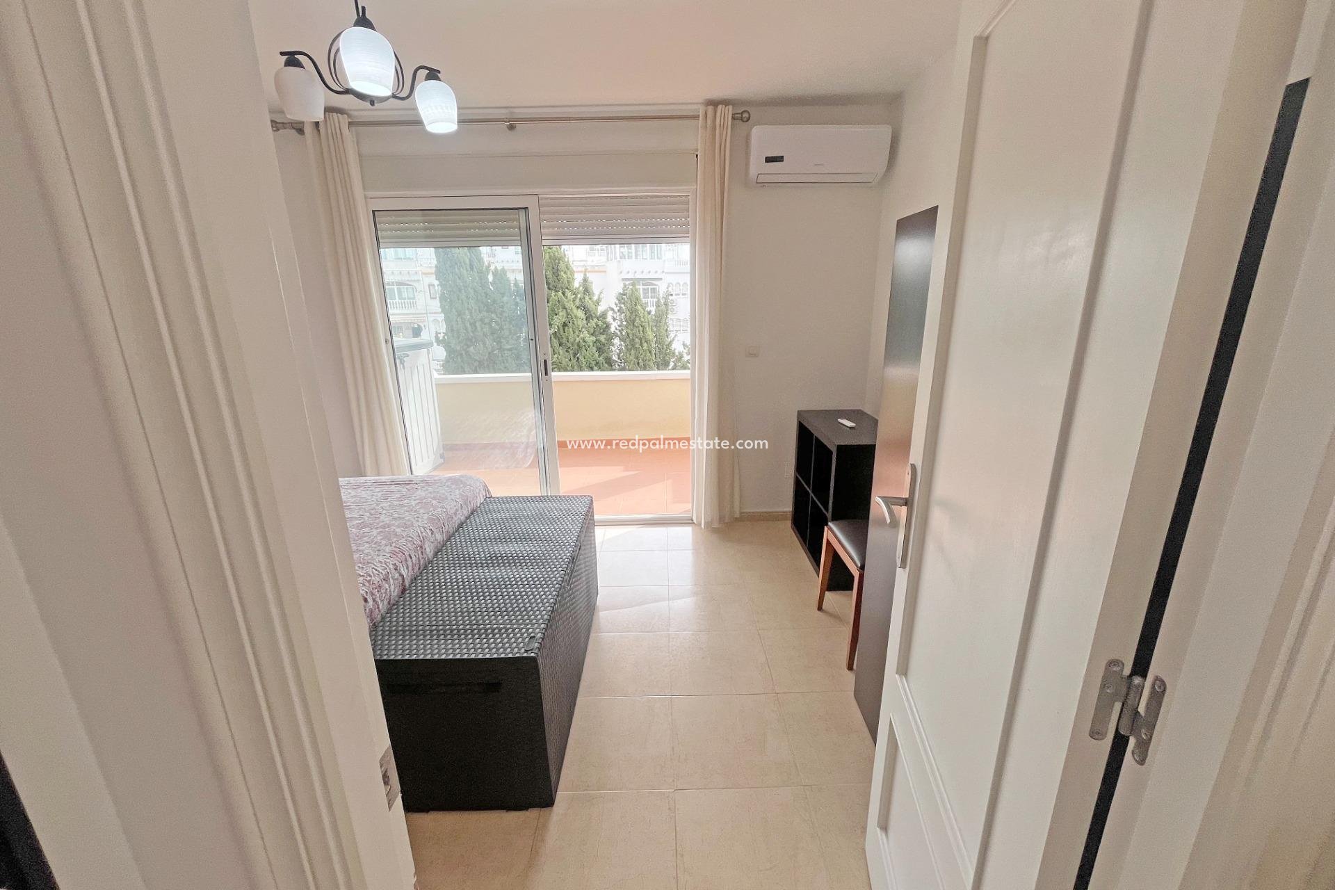 Reventa - Casa Adosada -
San Miguel de Salinas - Las Filipinas