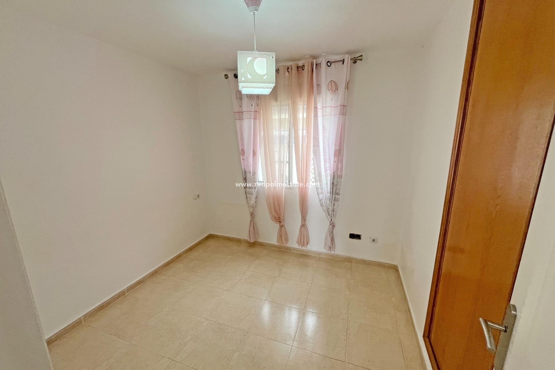 Reventa - Casa Adosada -
San Miguel de Salinas - Las Filipinas