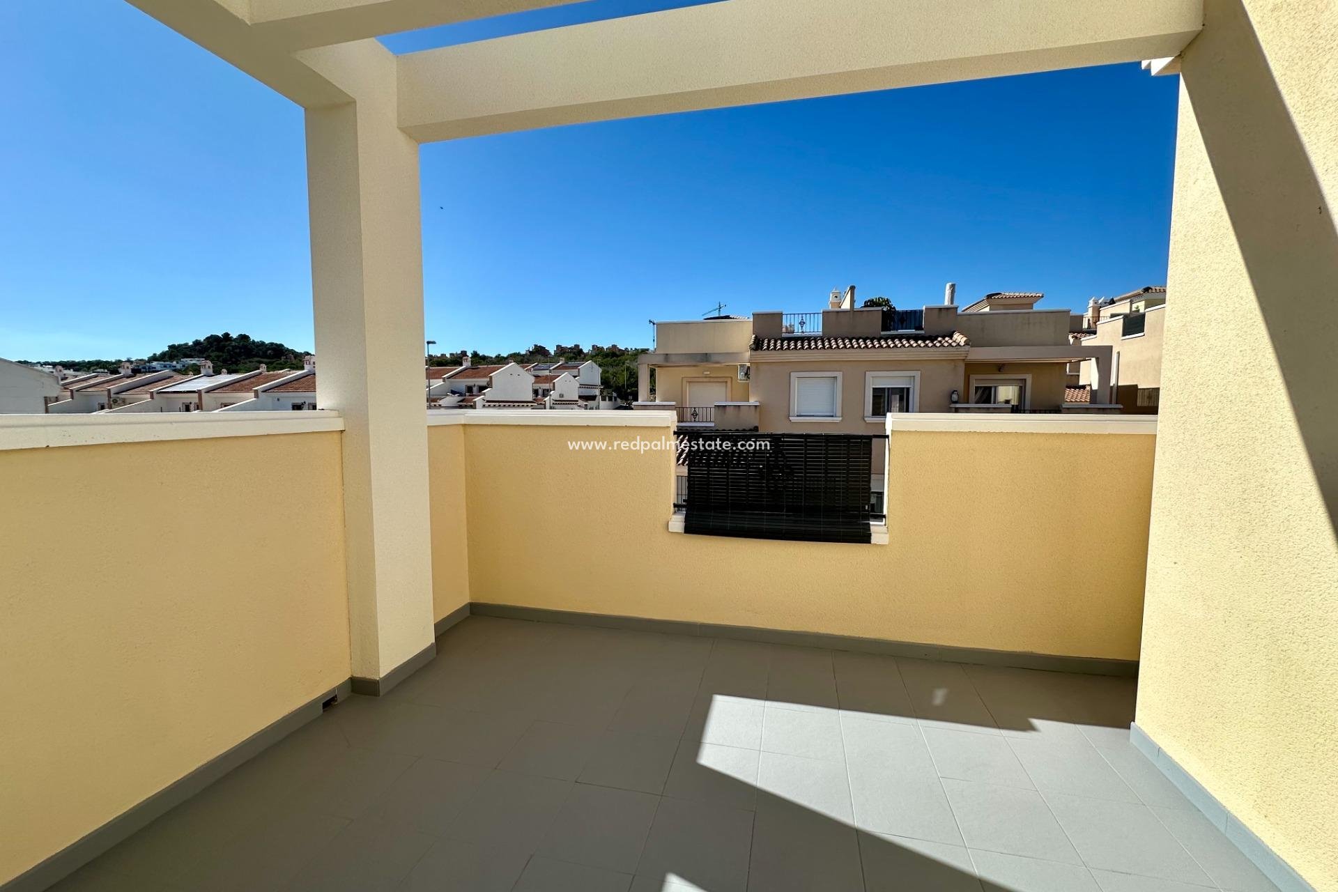 Reventa - Casa Adosada -
San Miguel de Salinas - Residencial Los Flamencos