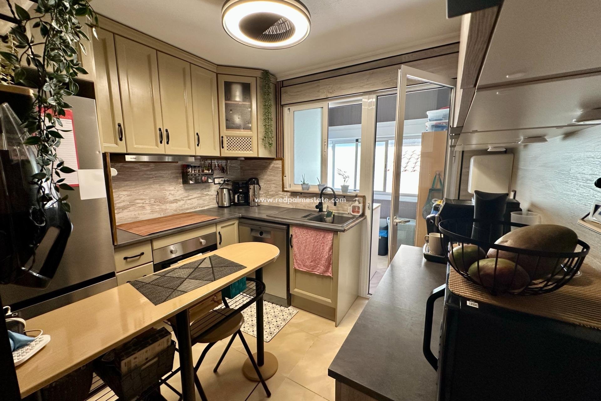 Reventa - Casa Adosada -
San Miguel de Salinas - Residencial Los Flamencos