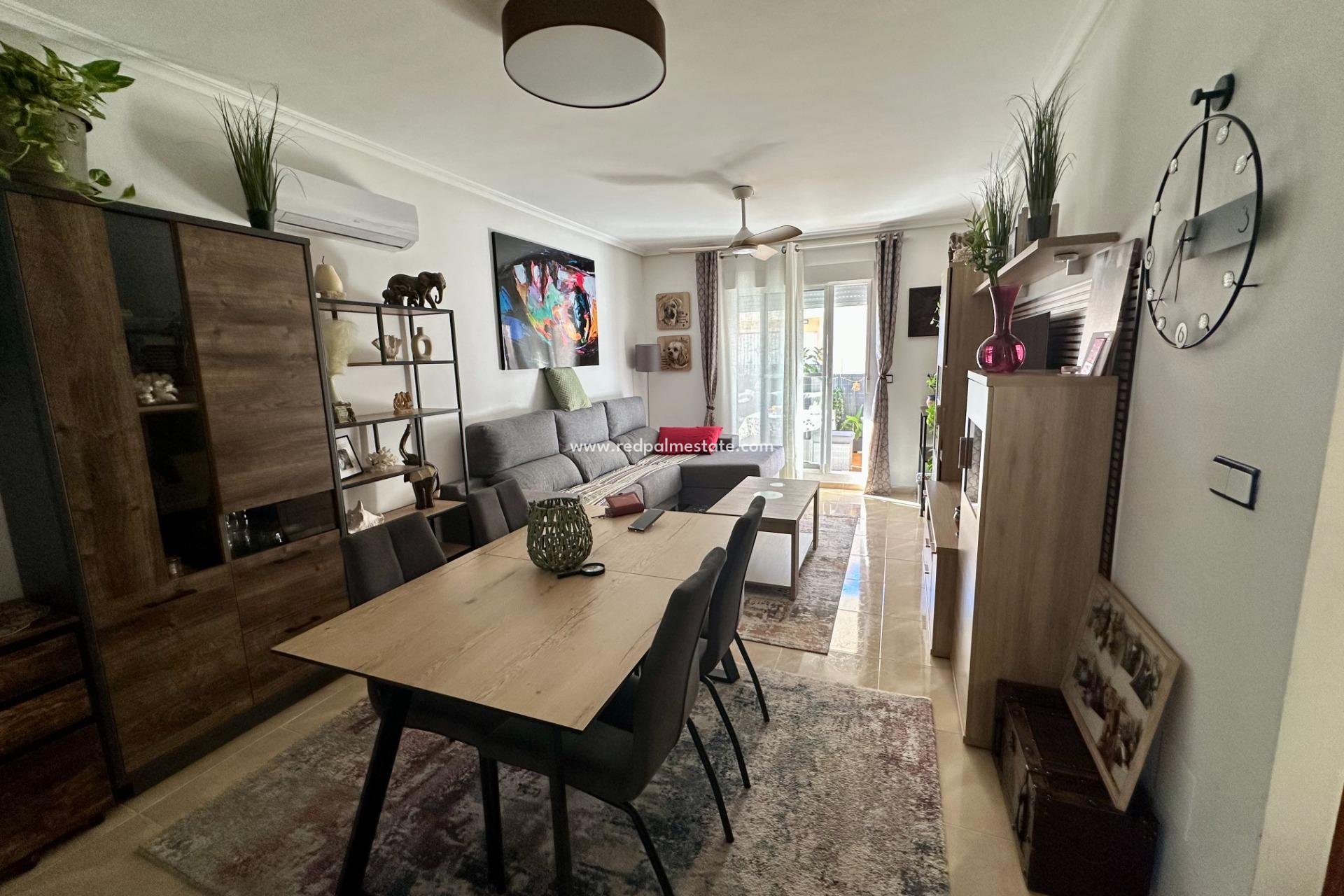 Reventa - Casa Adosada -
San Miguel de Salinas - Residencial Los Flamencos