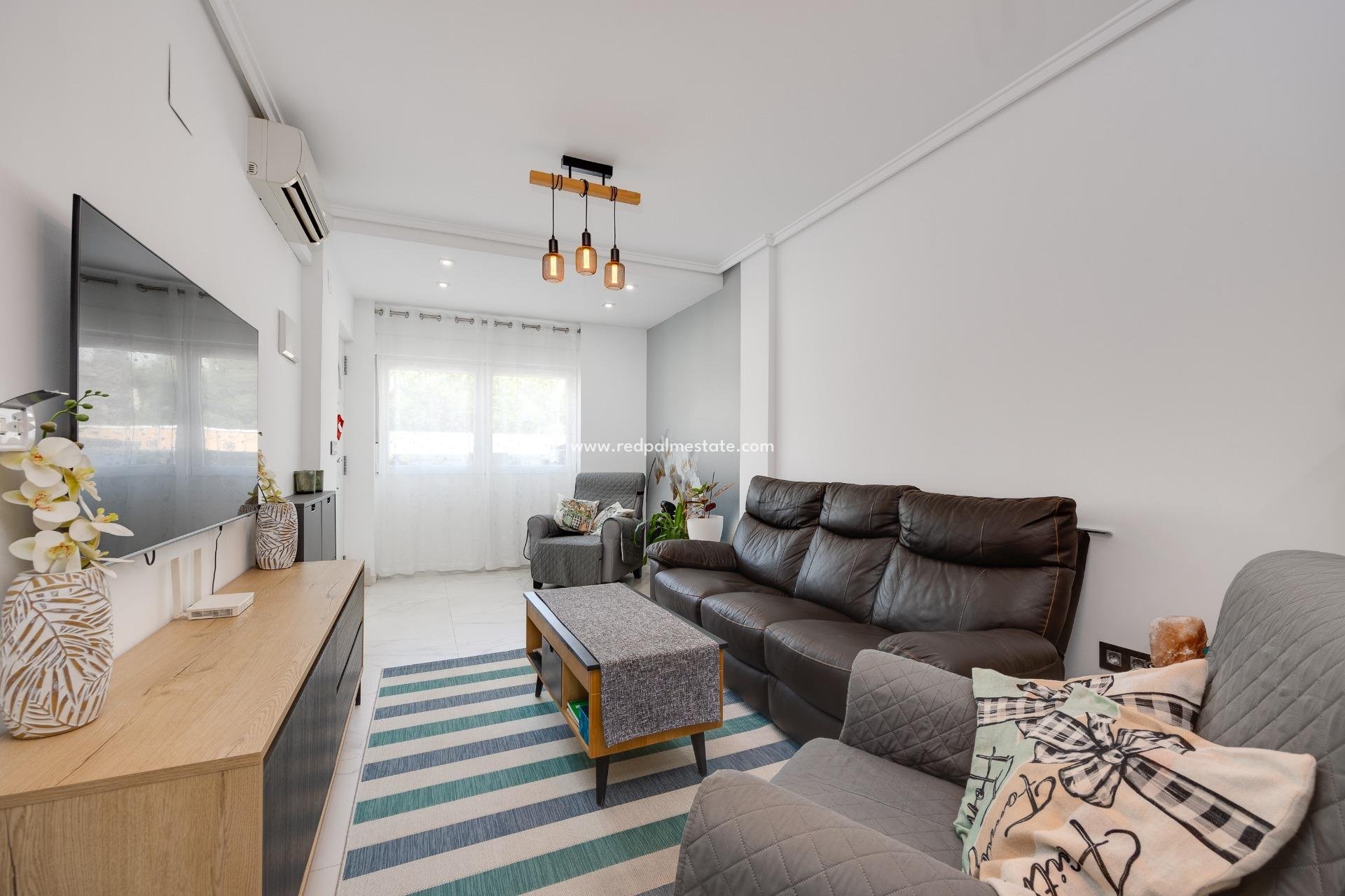 Reventa - Casa Adosada -
Torrevieja - Aguas Nueva