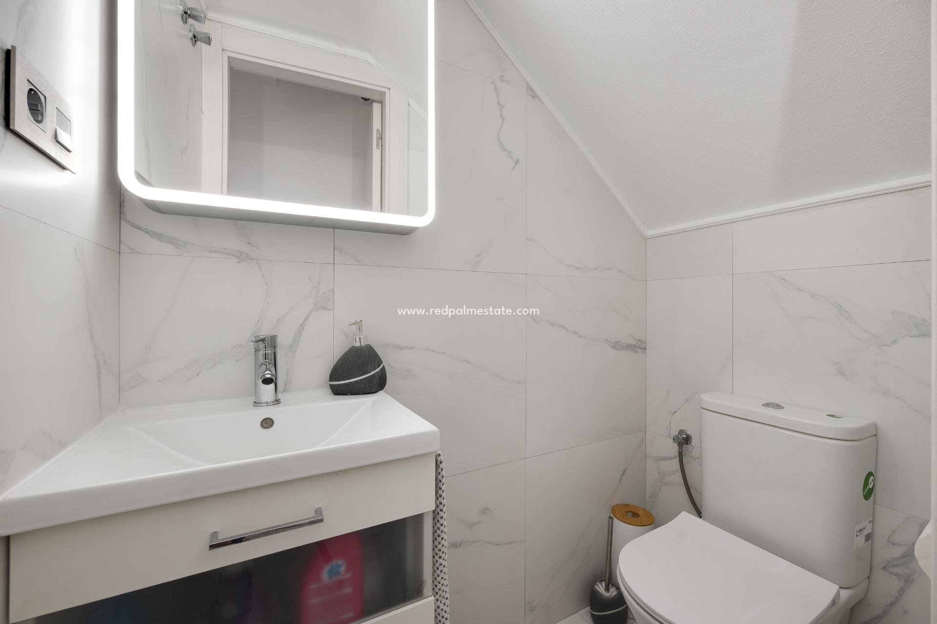 Reventa - Casa Adosada -
Torrevieja - Aguas Nueva