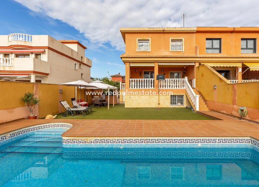 Reventa - Casa Adosada -
Torrevieja - Aguas Nueva