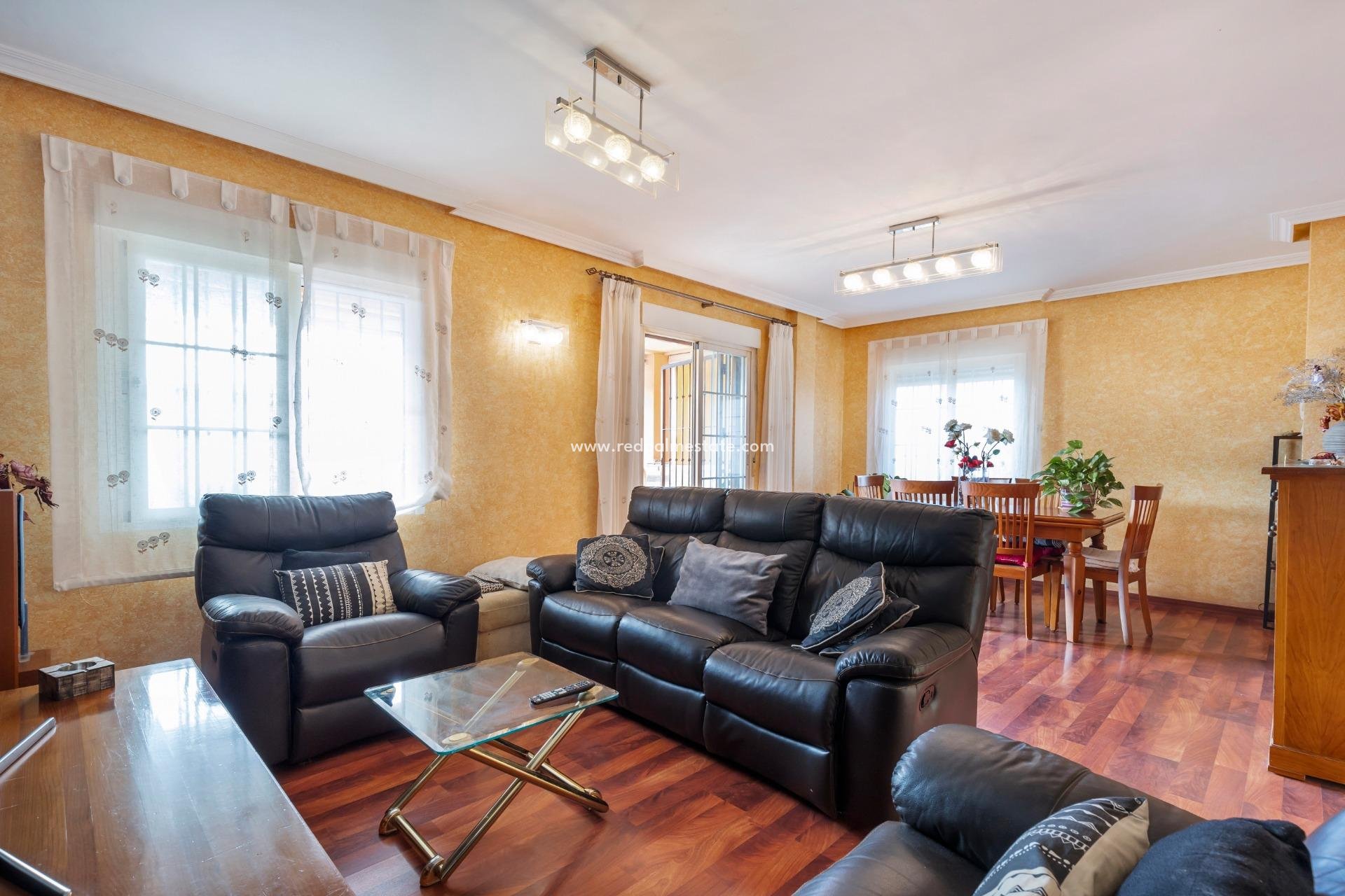 Reventa - Casa Adosada -
Torrevieja - Aguas Nueva